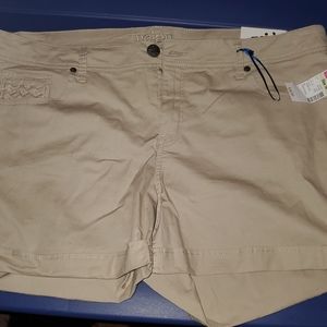 Reign shorts sz 18